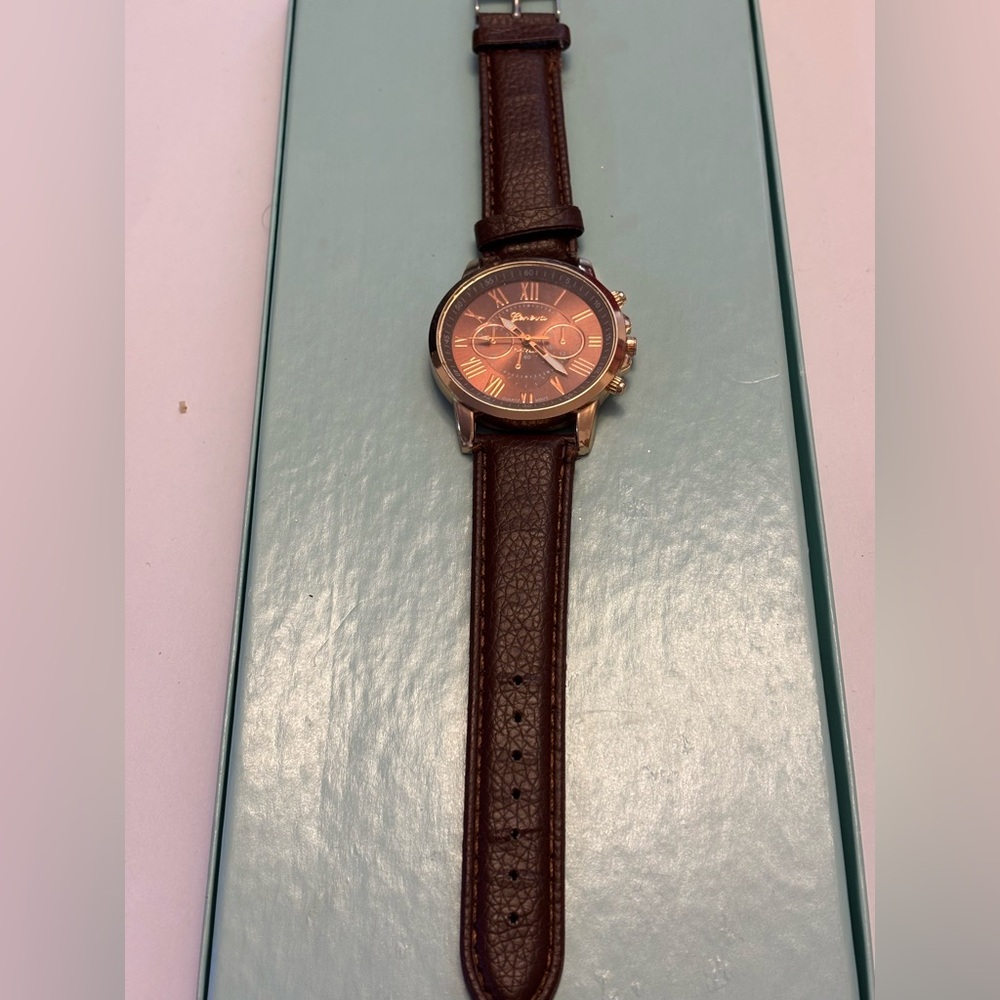 Elegant Rose-Gold Brown Leather Strap Chronograph Watch
